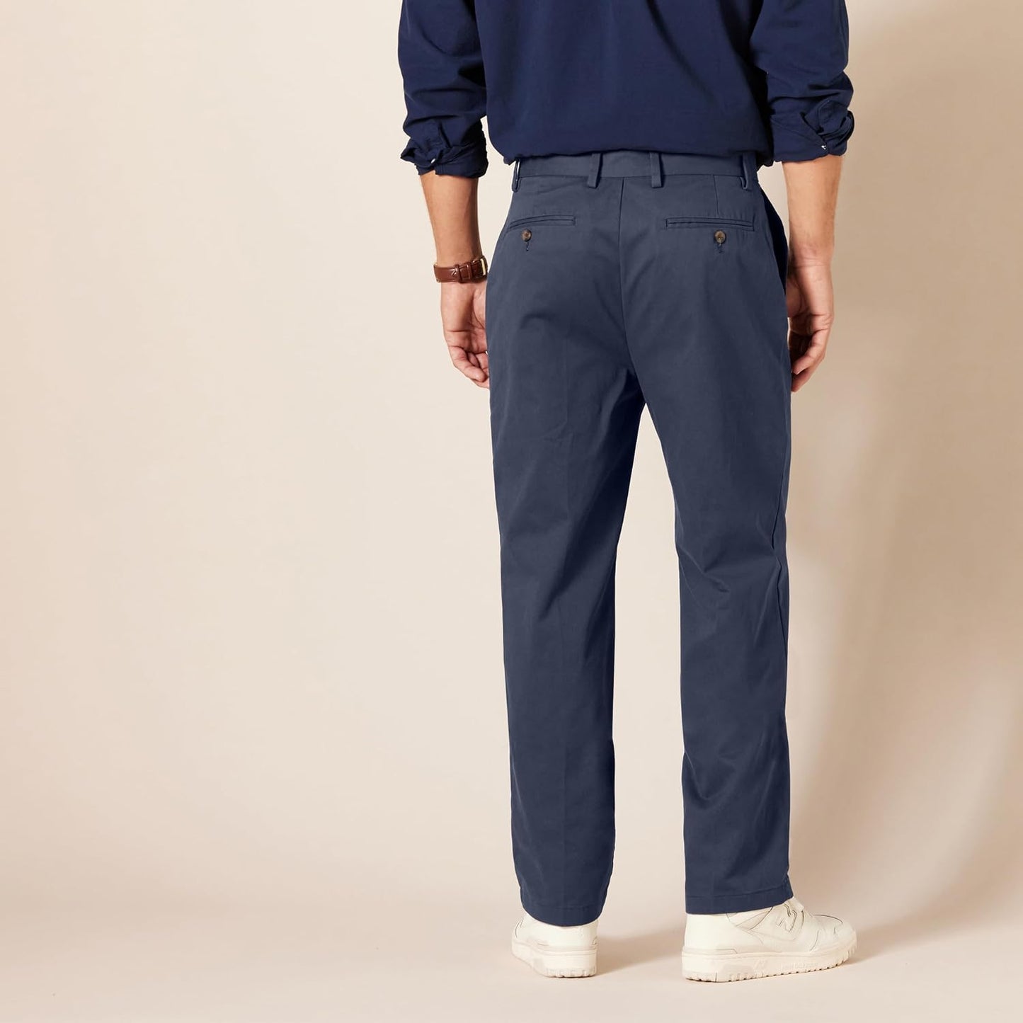 Amazon Essentials Men's Classic-Fit Wrinkle-Resistant Flat-Front Stretch Chino Pant