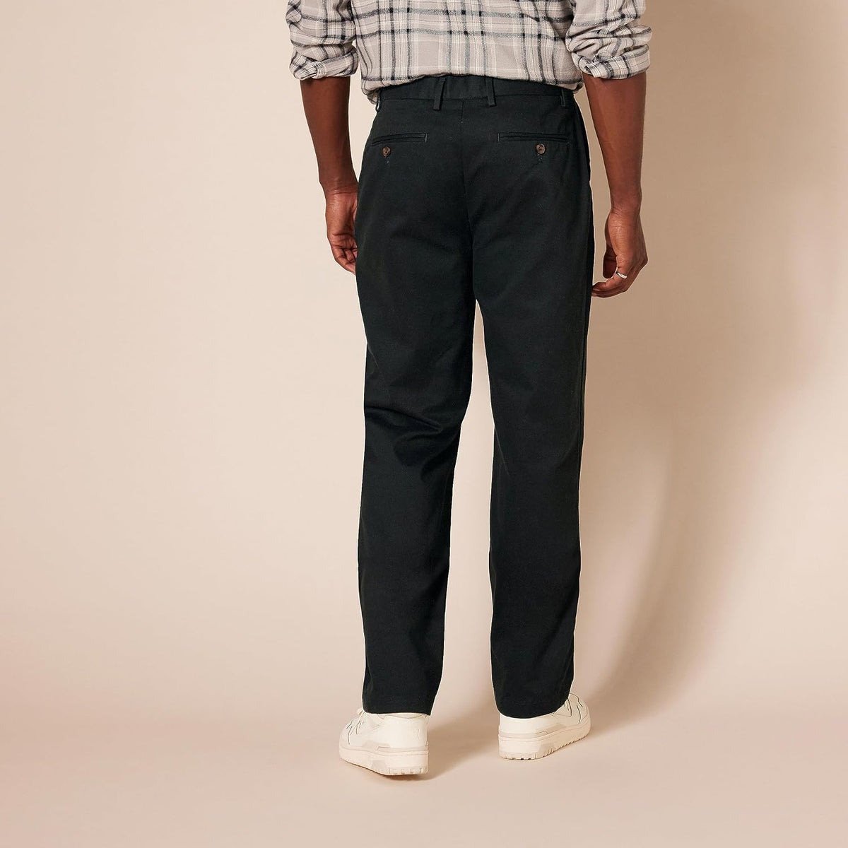 Amazon Essentials Men's Classic-Fit Wrinkle-Resistant Flat-Front Stretch Chino Pant