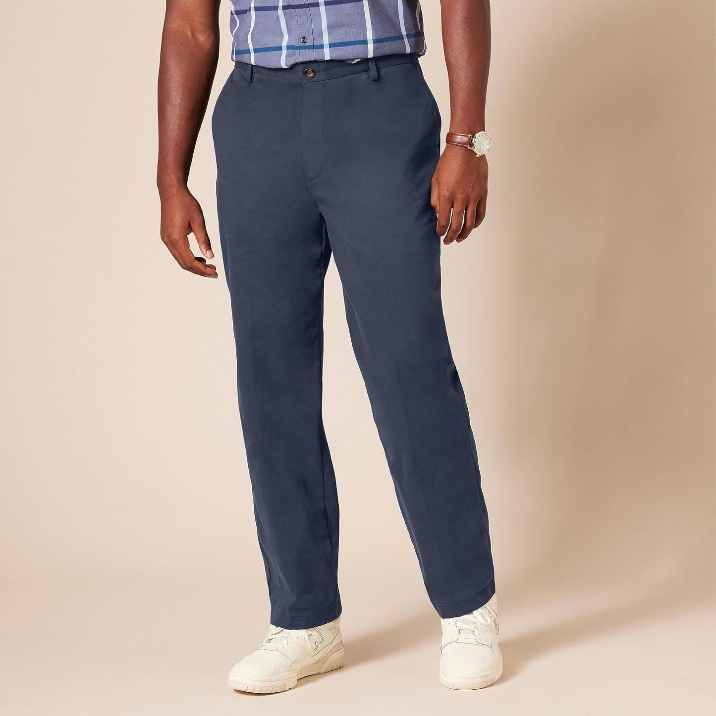 Amazon Essentials Men's Classic-Fit Wrinkle-Resistant Flat-Front Stretch Chino Pant