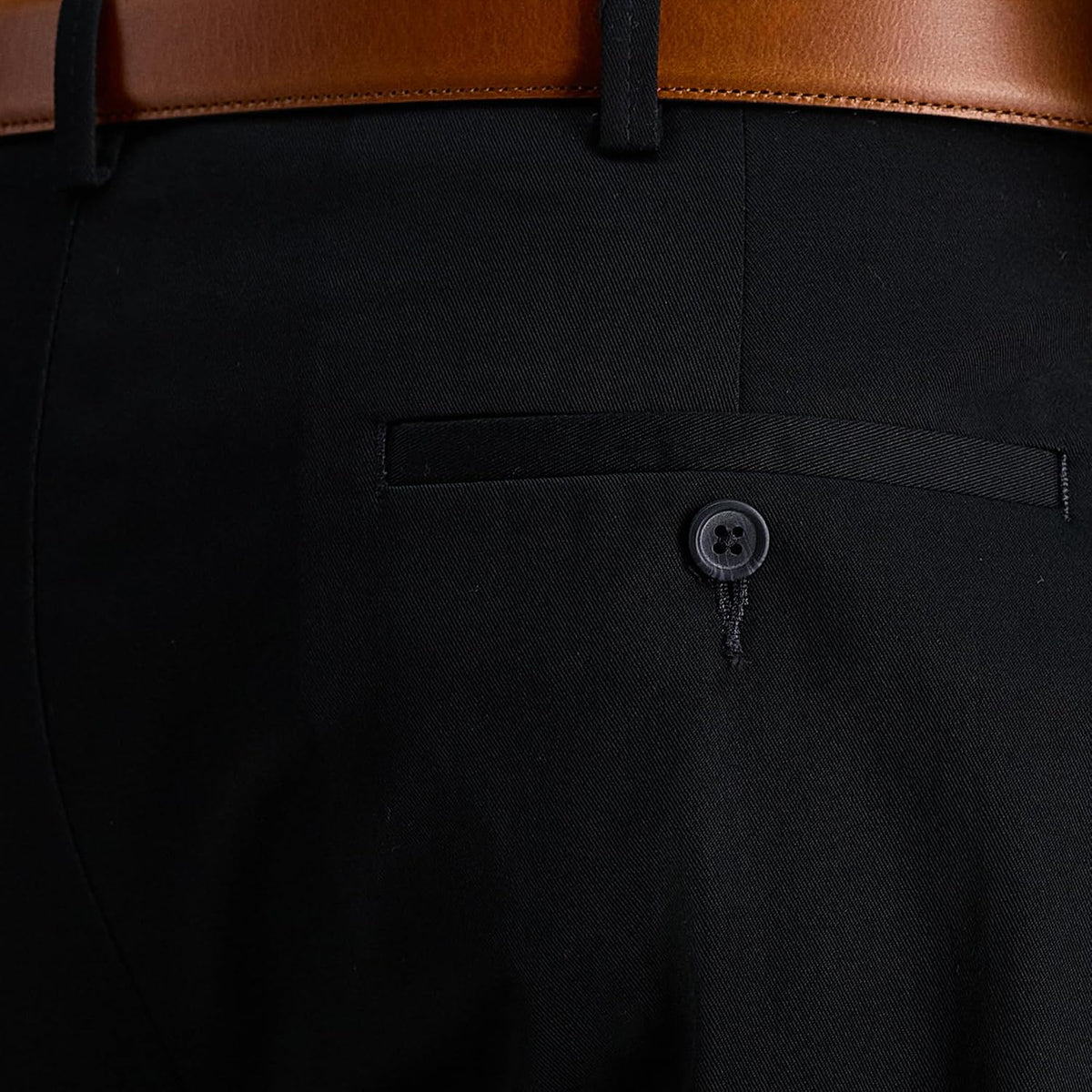 Haggar Men's Classic Fit Premium No Iron Khaki Pant